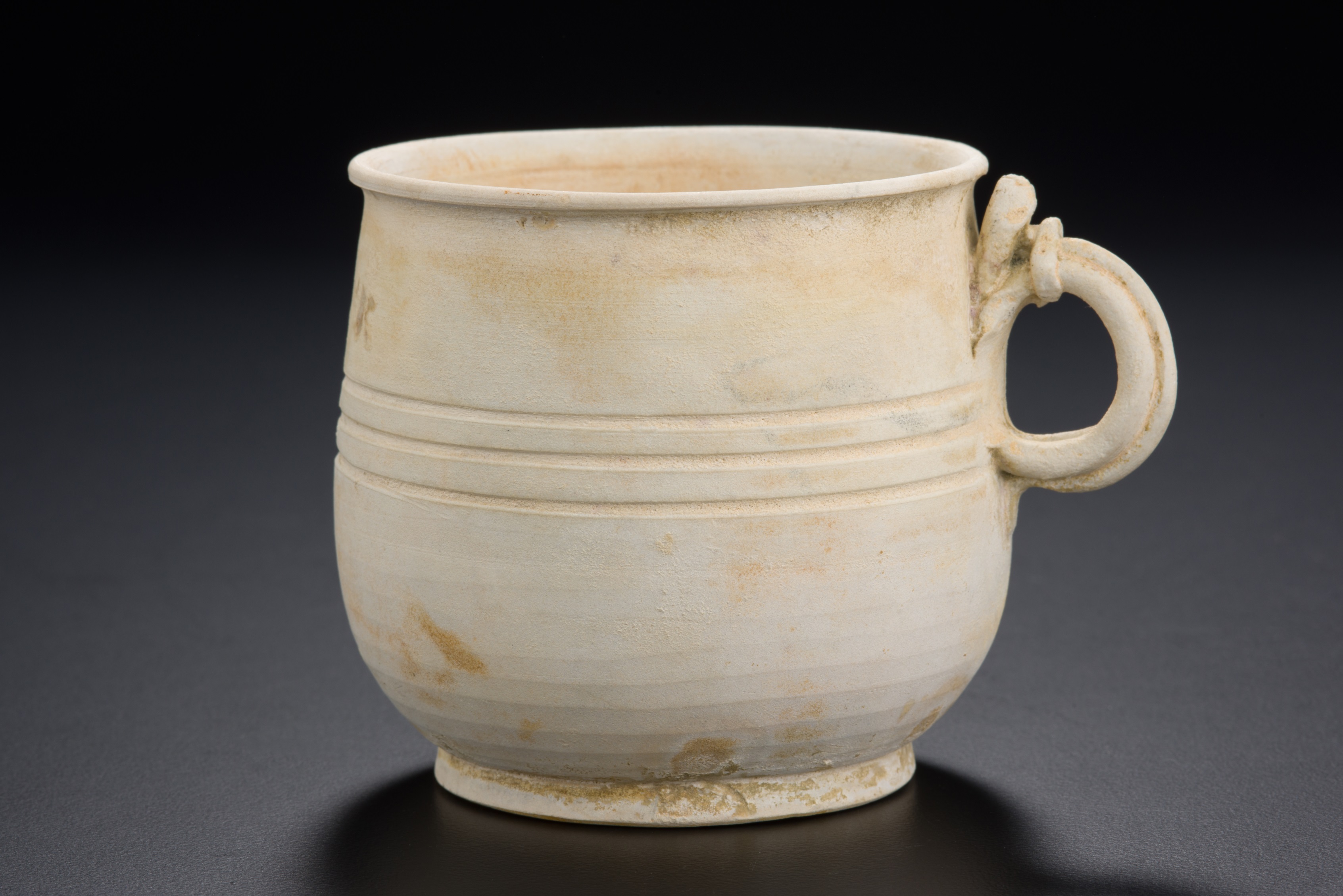 邢窑白釉把杯--原图展示